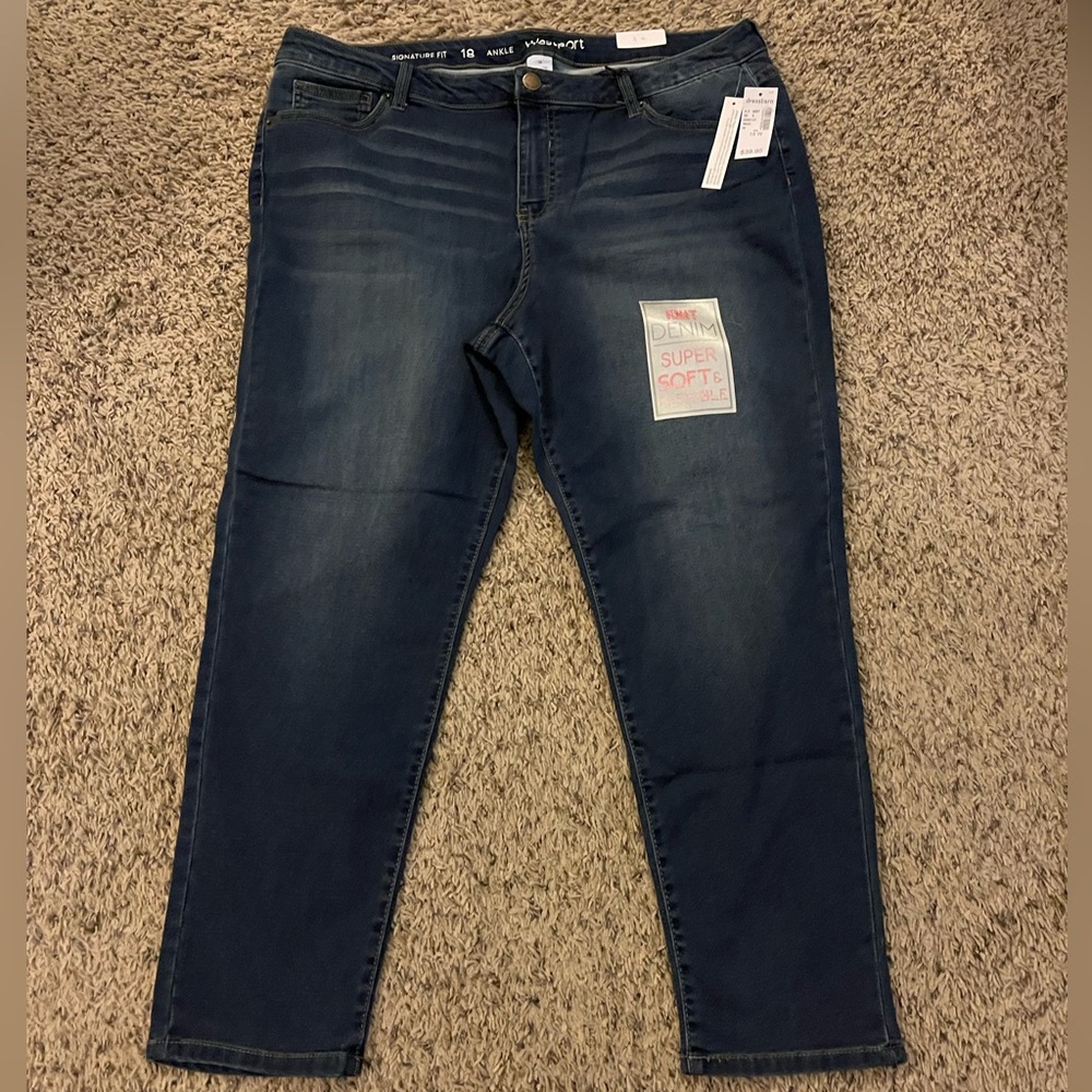 Westport Signature Fit Women's Ankle Blue Jeans
